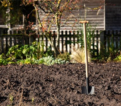 Die richtige Bodenpflege – Grundlage für einen schönen Garten