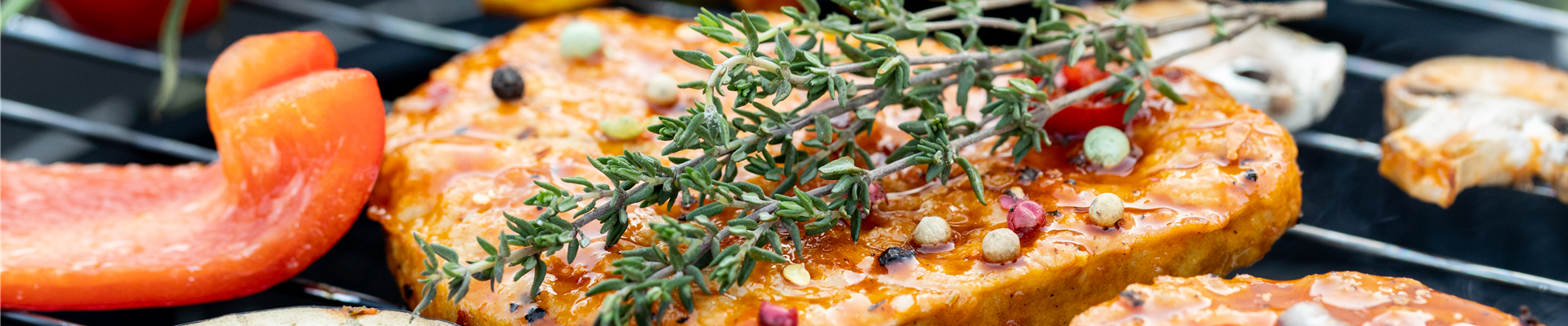 Grillen - Grill mit Lebensmitteln Grillen - Grill mit Lebensmitteln