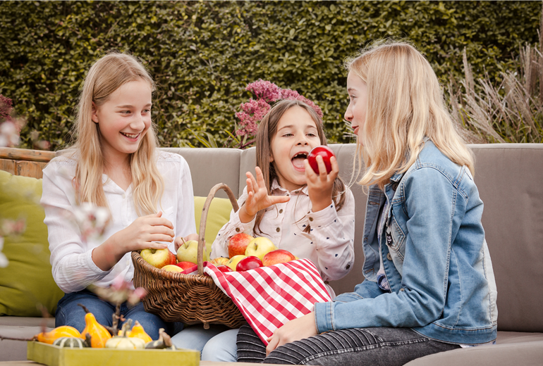 Kinder im Garten